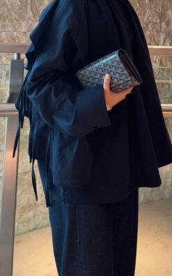 Alternative view of Navy Top 🪭