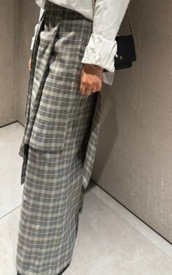 Alternative view of 🤍